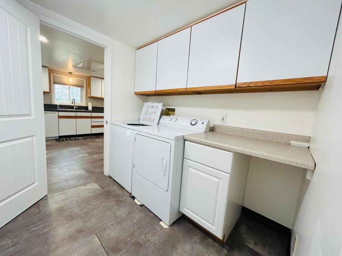 Little Blue Bungalow On Boise'S Bench, Pet Friendly, Fully Fenced Yard With Doggie Door! 2 Miles From Bsu, 5 Minutes From Downtown Boise, Desk And Workstation For Remote Workers, 2 Tv'S Large Walk-In Closet, Good For Mid-Term Stays 외부 사진