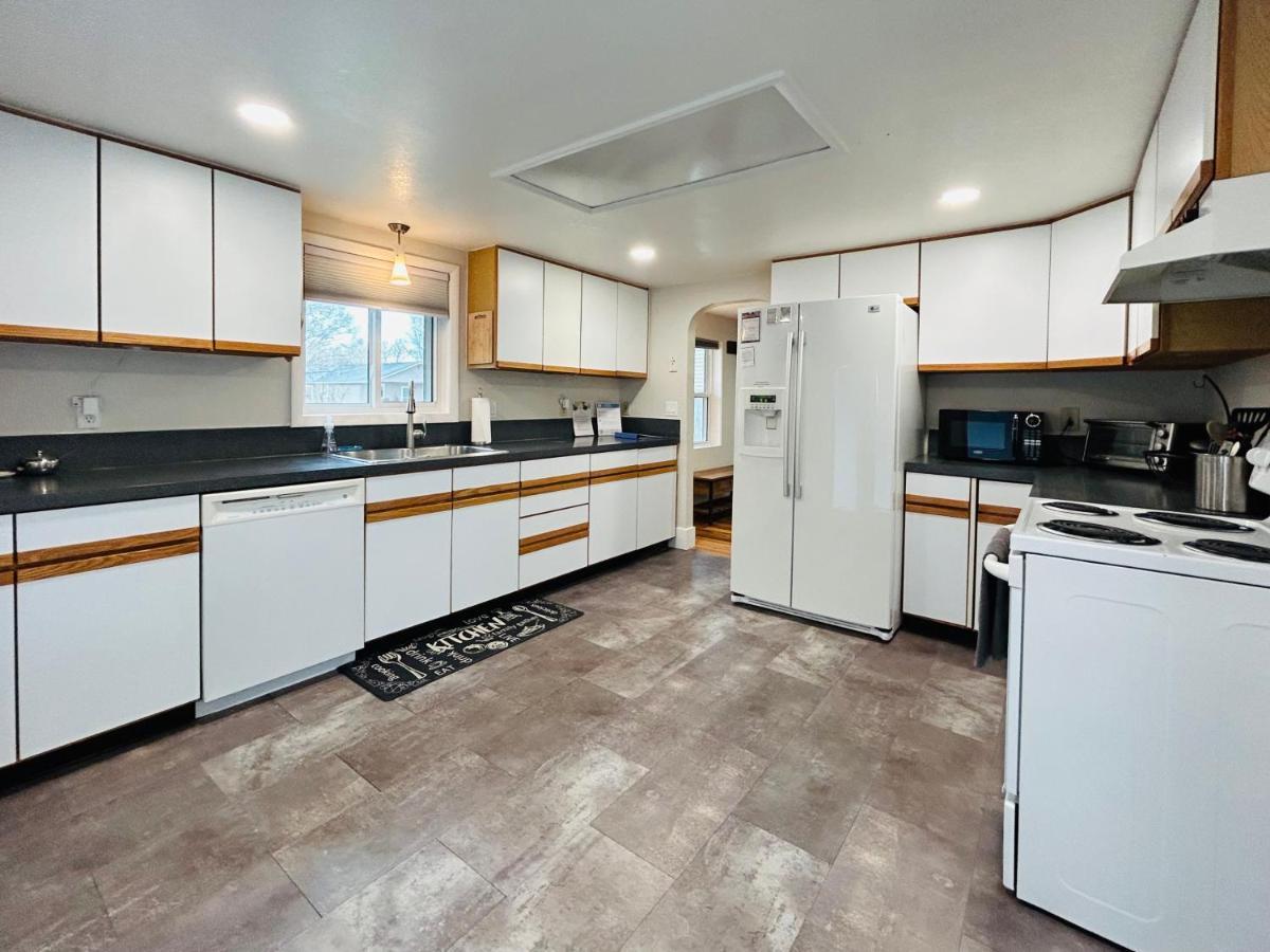 Little Blue Bungalow On Boise'S Bench, Pet Friendly, Fully Fenced Yard With Doggie Door! 2 Miles From Bsu, 5 Minutes From Downtown Boise, Desk And Workstation For Remote Workers, 2 Tv'S Large Walk-In Closet, Good For Mid-Term Stays 외부 사진