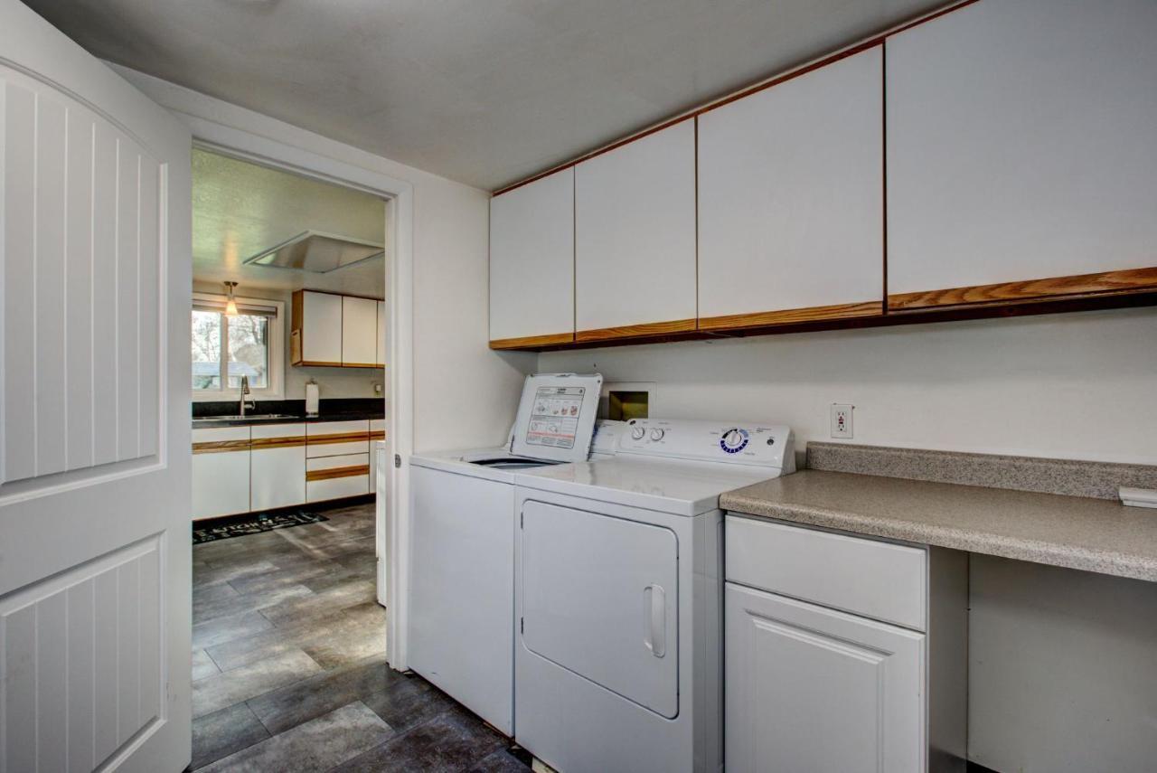Little Blue Bungalow On Boise'S Bench, Pet Friendly, Fully Fenced Yard With Doggie Door! 2 Miles From Bsu, 5 Minutes From Downtown Boise, Desk And Workstation For Remote Workers, 2 Tv'S Large Walk-In Closet, Good For Mid-Term Stays 외부 사진