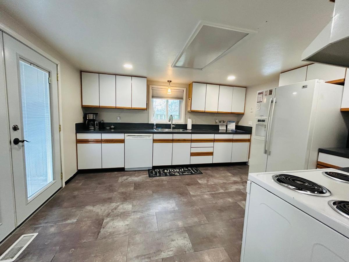 Little Blue Bungalow On Boise'S Bench, Pet Friendly, Fully Fenced Yard With Doggie Door! 2 Miles From Bsu, 5 Minutes From Downtown Boise, Desk And Workstation For Remote Workers, 2 Tv'S Large Walk-In Closet, Good For Mid-Term Stays 외부 사진