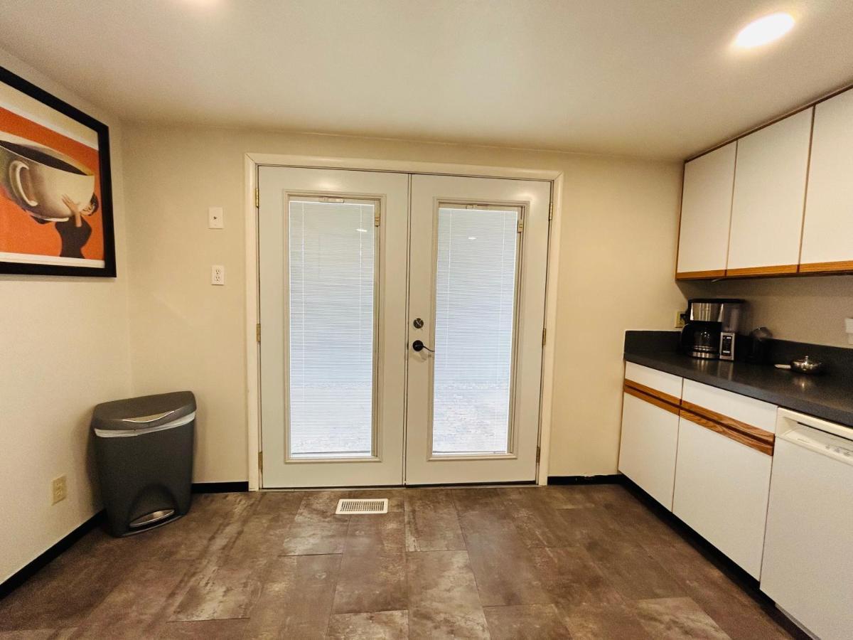 Little Blue Bungalow On Boise'S Bench, Pet Friendly, Fully Fenced Yard With Doggie Door! 2 Miles From Bsu, 5 Minutes From Downtown Boise, Desk And Workstation For Remote Workers, 2 Tv'S Large Walk-In Closet, Good For Mid-Term Stays 외부 사진